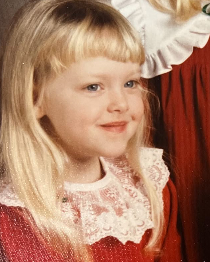 Sua relação com a arte começou cedo. Aos 11 anos, foi modelo, apareceu em capas de livros e anúncios de moda. Mais tarde estudou canto lírico e ópera, experiência que serviu como base para os musicais que faria no cinema.
