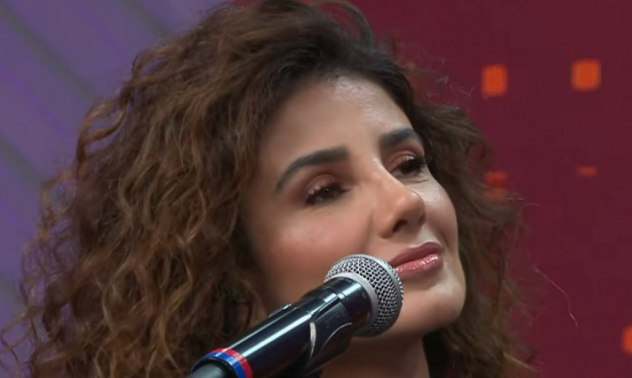 Paula Fernandes declarou ainda que a canção proporcionou a ela uma viagem à infância, quando vivia na cidade de Sete Lagoas, em Minas Gerais.
