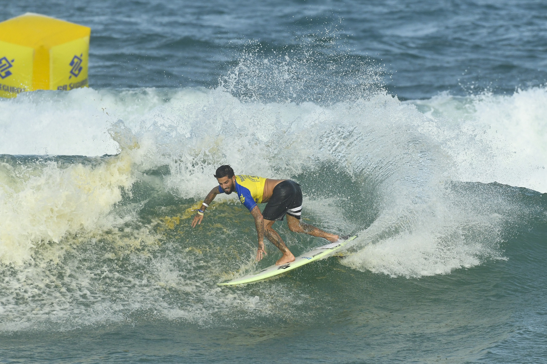 Filipe Toledo durante bateria no festival Vamo Junto BB, em Fortaleza (Foto: Márcio David / WSL)