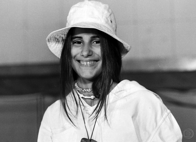 Depois de participar de alguns programas da TV Globo, Glória começou a trilhar se caminho nas novelas. As primeiras foram O Semideus (1973) e Duas Vidas (1976 - foto).