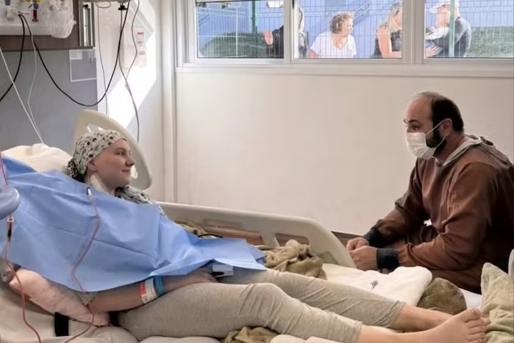 No dia 29/11, o pai, Joelson, visitou a filha, que já estava em um quarto de observação. “Estive no quarto com a Isabel. Ela está sem aparelhos, recebendo alimentação por sonda. Conversamos, trocamos olhares de fé e esperança”, relatou ele.