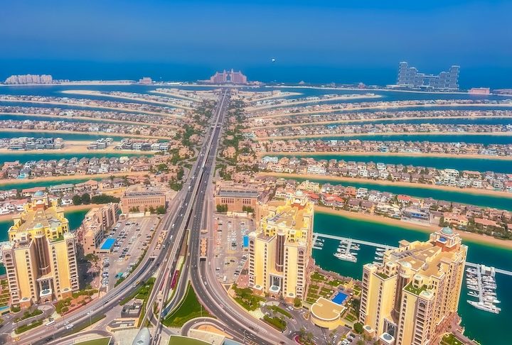 Uma ilha artificial em forma de palmeira construída em Dubai é conhecida como uma das maiores maravilhas da engenharia moderna.