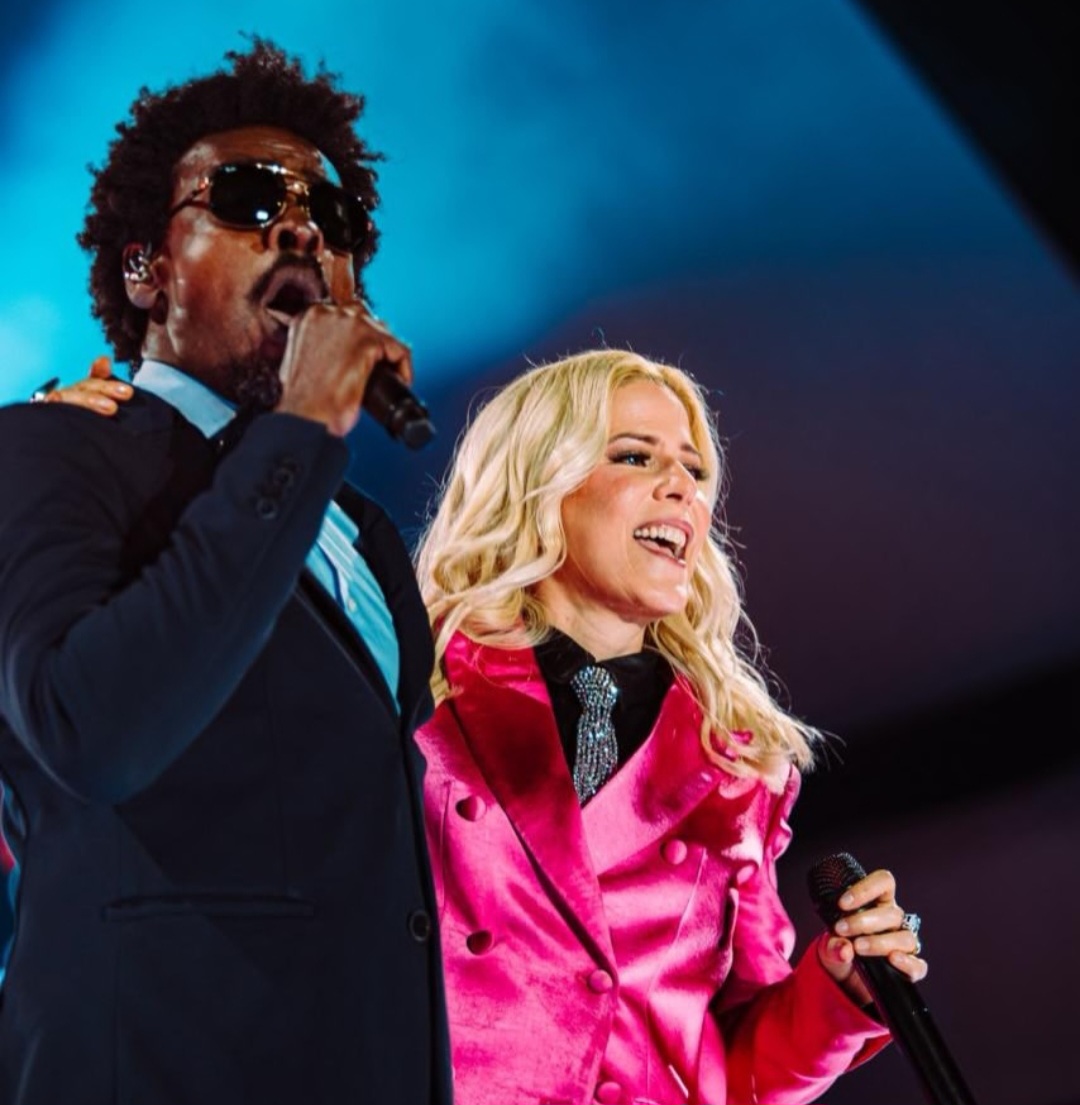 Além de percorrer o Brasil na turnê Amorosa, ela participa de shows como convidada. Como aconteceu com Seu Jorge em novembro.