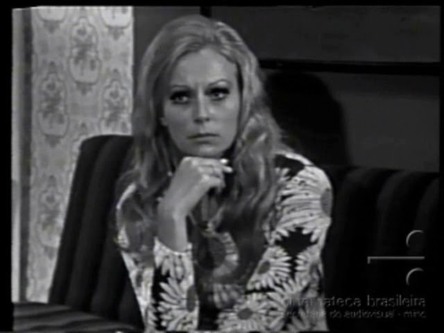 Francisco Cuoco foi casado três vezes. O primeiro casamento foi com a atriz Carminha Brandão (na foto, na novela Mulheres de Areia), doze anos mais velha que ele, entre 1960 e 1964. 
