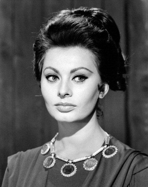 Fernanda chegou a ser comparada a Sophia Loren (foto) quando esta era jovem.