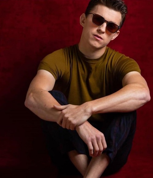 A cinebiografia de Fred Astaire, com Tom Holland (foto) no papel do lendário dançarino, enfrenta resistência da família do artista. 
