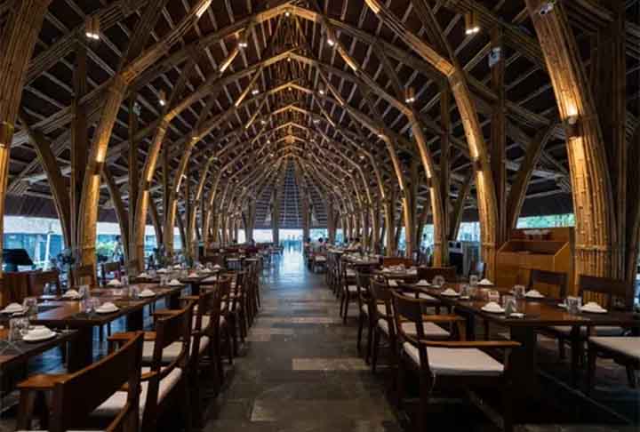 O projeto visava criar um espaço acolhedor e convidativo, que se integrasse ao ambiente urbano ao redor.