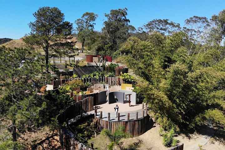 Uaná Etê é um jardim ecológico e centro cultural a céu aberto, que tem como missão divulgar a importância da música e da natureza. Um projeto de reflorestamento e de polinização ornamental, que já plantou mais de 100 mil mudas, para proteger abelhas e pássaros.