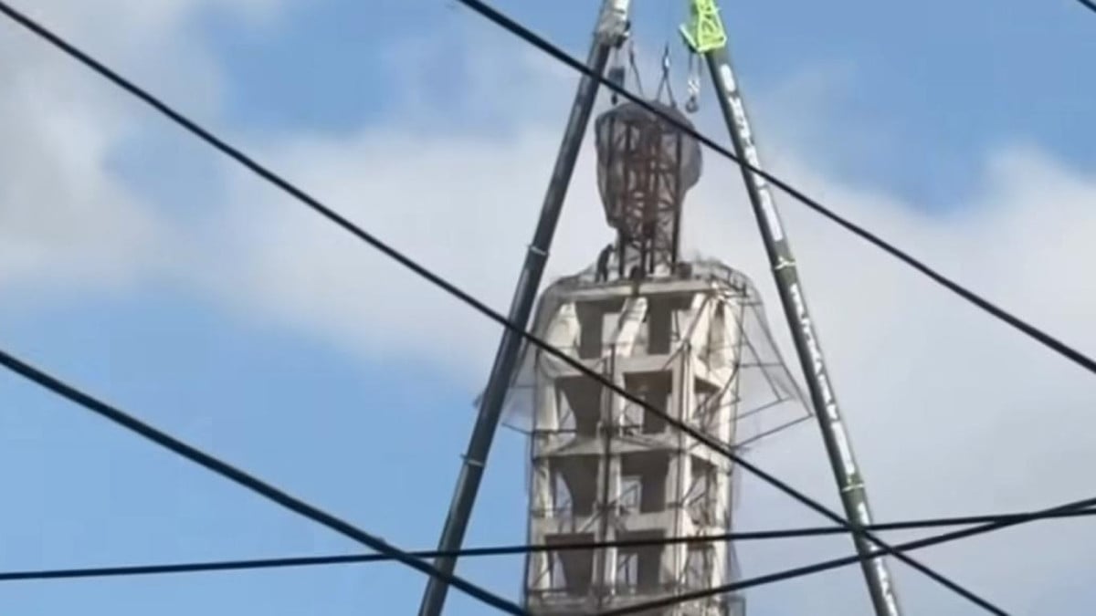 Ap&oacute;s mais de 40 anos de espera, a cabe&ccedil;a de Santo Ant&ocirc;nio &eacute; fixada na est&aacute;tua, em Caridade, no Cear&aacute;