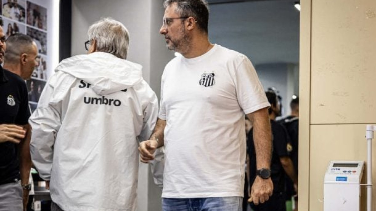 Saídas de jogadores com alto custo, como Tiquinho Soares, Mayke e Brahimi, são vistas como passo essencial para viabilizar reforços