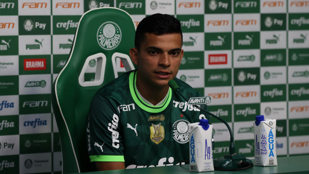 O jogador Bruno Rodrigues durante apresentação como novo atleta da SE Palmeiras, na Academia de Futebol. 