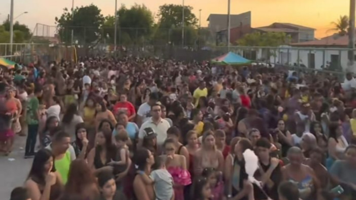 Iniciativa do Papai Noel itinerante pelo bairro Conjunto Ceará ocorreu após festa do Dia das Crianças do bairro 