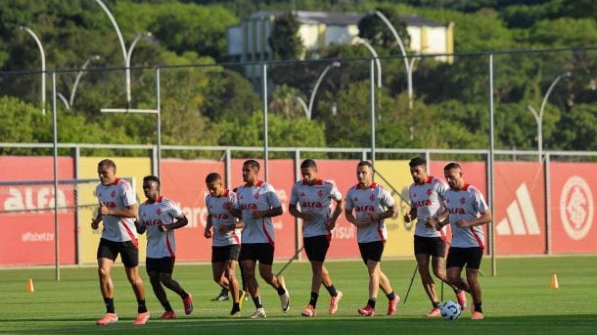 Zagueiro, lateral-esquerdo, volante e atacante são principais alvos do Colorado na próxima janela de transferências