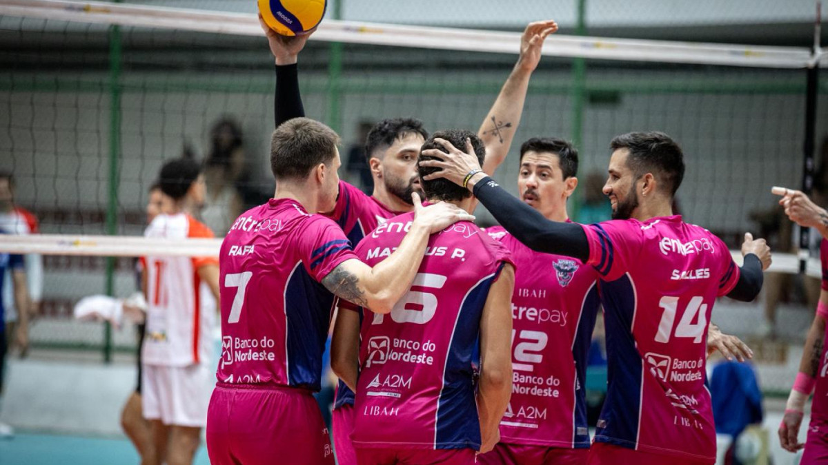 Atletas do Norde Vôlei comemoram em partida contra o América/SSC/RN