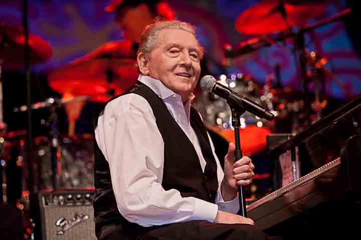 Ainda assim, ele permaneceu em atividade mesmo em idade avançada. Em 2019, sofreu um derrame que limitou suas apresentações, mas sua imagem de “último sobrevivente da era dourada do rock” seguia intacta.
