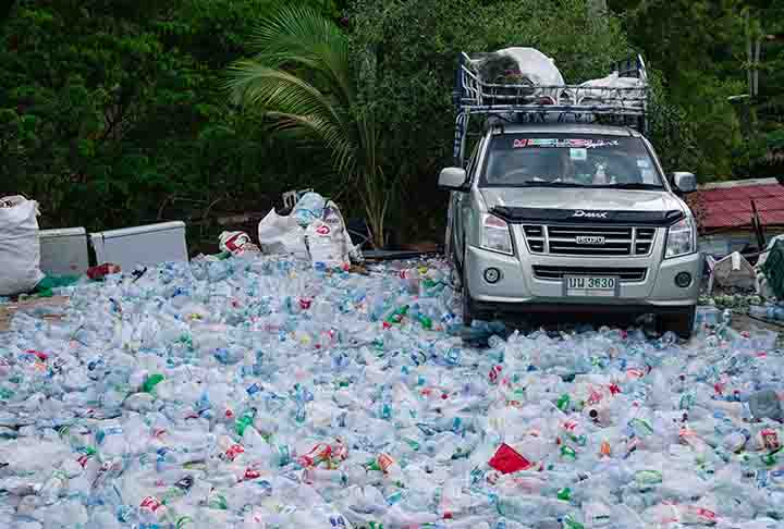 A produção em larga escala dos materiais sintéticos à base de plástico começou por volta dos anos 1950. Estima-se, então, que nessas décadas, o mundo produziu 8,3 bilhões de toneladas de plástico, mas reciclou apenas 9% desse total.