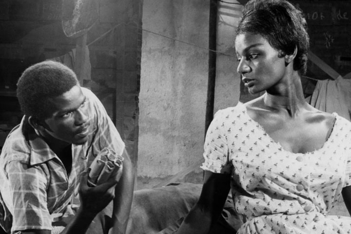 O primeiro longa-metragem veio em 1962, com “Barravento”, obra que lhe rendeu reconhecimento internacional ao ser premiada no Festival de Karlovy Vary, na antiga Tchecoslováquia.
