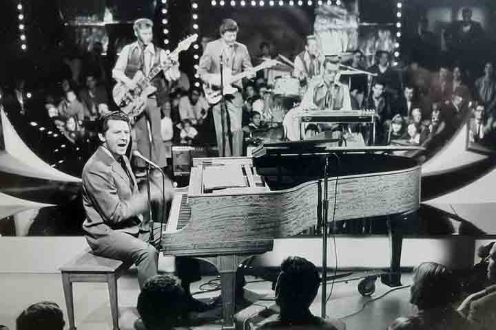 Sua partida encerrou um ciclo iniciado nos anos 1950, quando jovens rebeldes transformaram o panorama da música mundial. 
