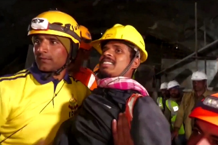 Depois de seguidas tentativas e 17 dias de angústia, os 41 trabalhadores foram resgatados no dia 28/11/2023.