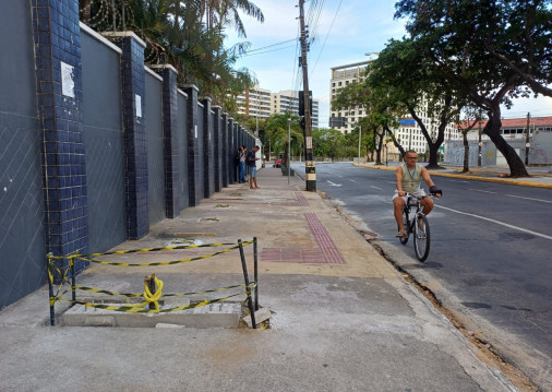 Parada de ônibus é retirada da avenida Humberto Monte para instalação do novo modelo que será aplicado em 2026
