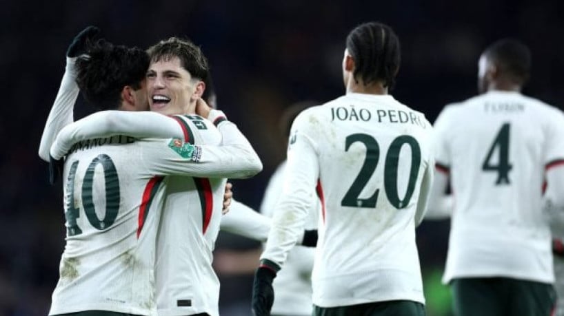 Blues ganham por 3 a 1, gols de Garnacho (2) e Pedro Neto, que saíram do banco de reservas, e chegam à semifinal da competição.  