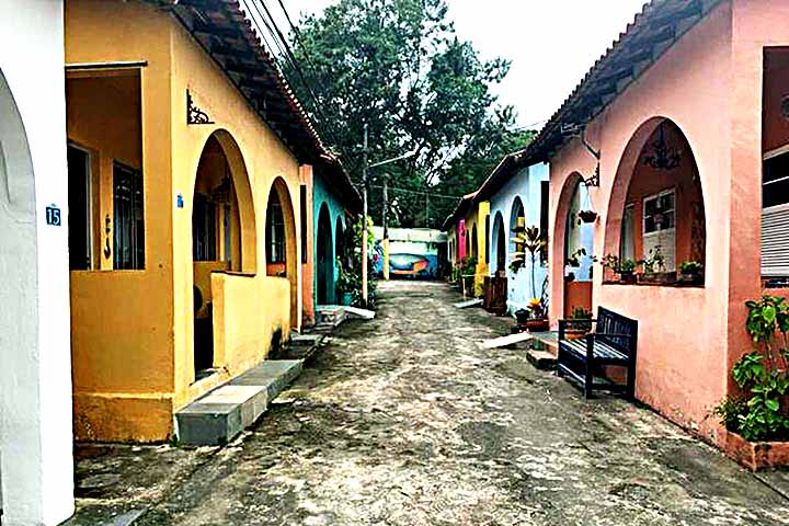 Localizado no bairro Pechincha, na zona oeste do Rio de Janeiro, o Retiro dos Artistas é uma instituição sem fins lucrativos que acolhe artistas em condições de vida precárias, com dificuldades financeiras ou sem suporte familiar.