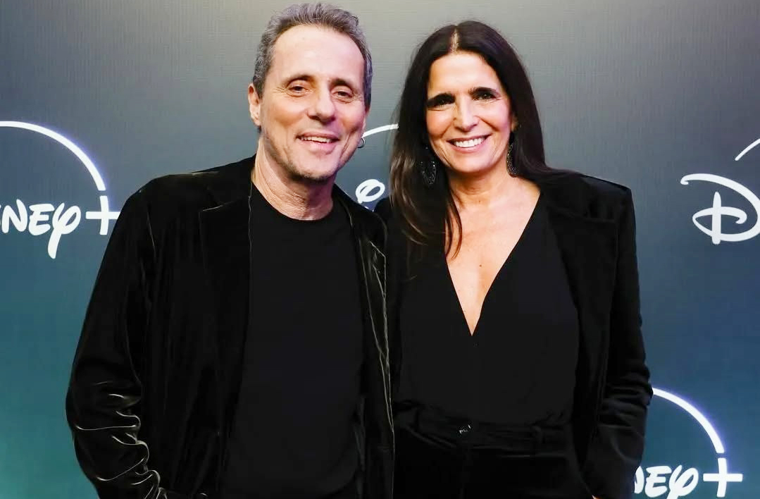 É casada desde 1990 com Tony Bellotto, guitarrista da banda de rock Titãs. Antes disso, teve relacionamentos com Taumaturgo Ferreira e Maurício Mattar.
