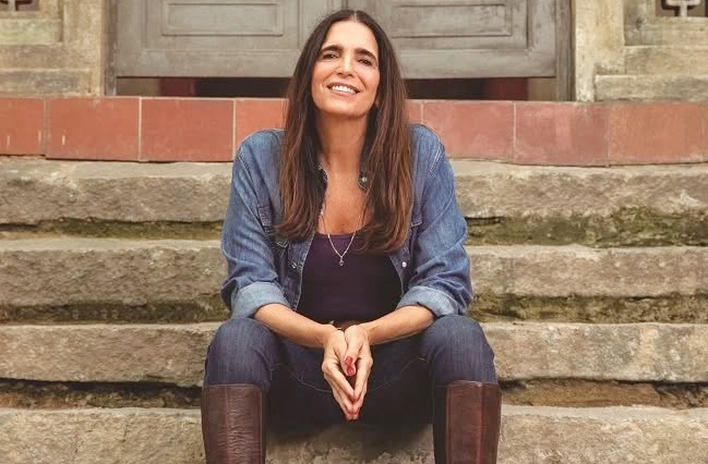 Com mais de quatro décadas de carreira, Malu Mader construiu um legado de talento, sensibilidade e força na arte de interpretar. Referência de atuação feminina na TV brasileira, ela segue admirada por sua intensidade, carisma e contribuição à cultura nacional.