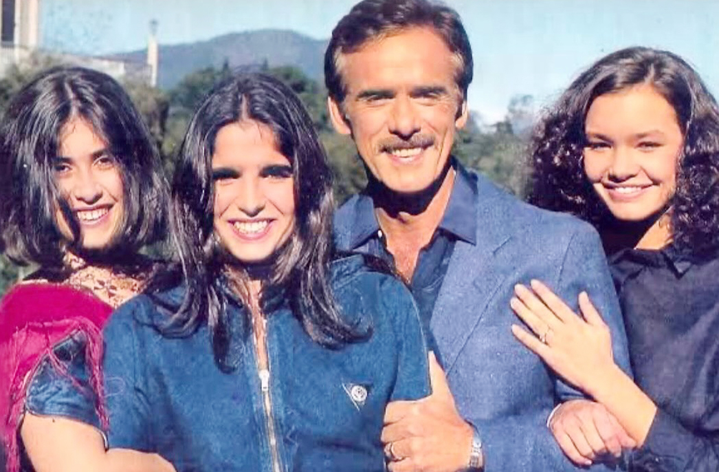 Já aos 16, Malu inscreveu-se no curso para atores do Teatro Tablado, dirigido por Maria Clara Machado. Estreou profissionalmente na peça Os Doze Trabalhos de Hércules, em que chamou atenção por sua interpretação. No ano seguinte, ao receber convite, fez sua primeira aparição na TV na novela Eu Prometo (1983).

