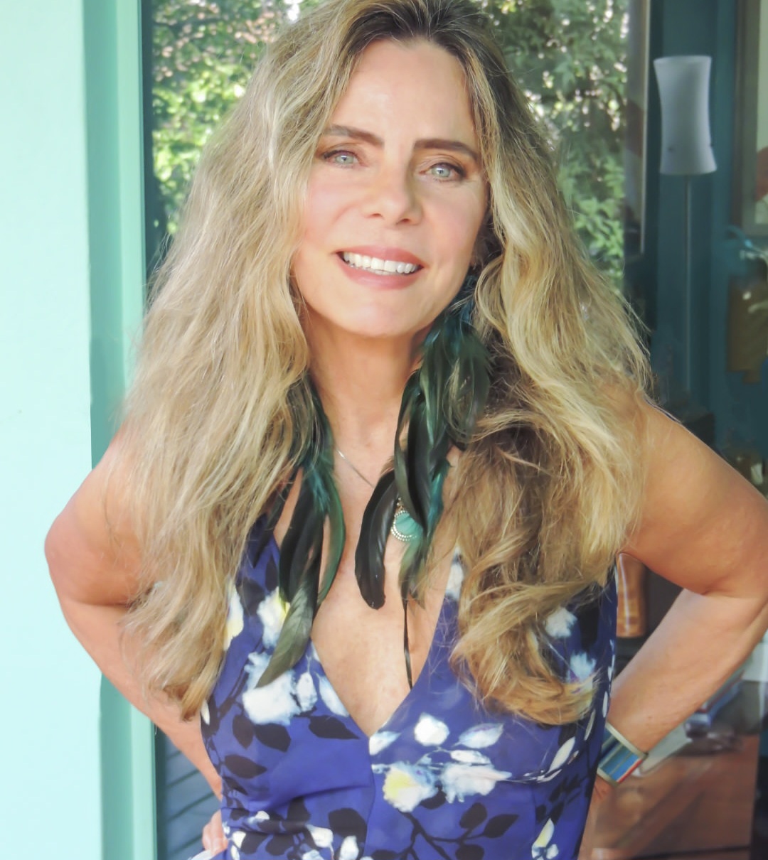 As intervenções são procedimentos sutis e personalizados — como estimuladores de colágeno, bioestimulação e preenchimentos leves — pensados para suavizar sinais de envelhecimento sem alterar sua expressão ou essência. 