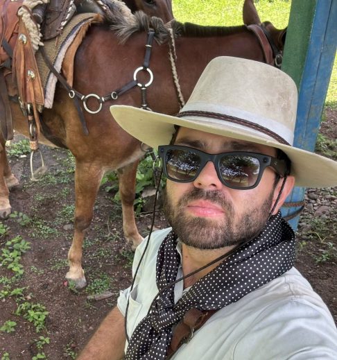 A expedição Berranteiro das Américas nasceu do desejo de romper com a monotonia do trabalho em escritório e prestar uma homenagem ao estilo de vida do peão boiadeiro.