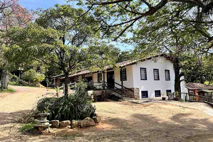 A cidade também se destaca pelo turismo cultural, religioso e ecológico. São várias áreas verdes, parques e fazendas históricas que remetem ao período do ciclo do café, além de espaços voltados ao lazer e ao contato com a natureza.