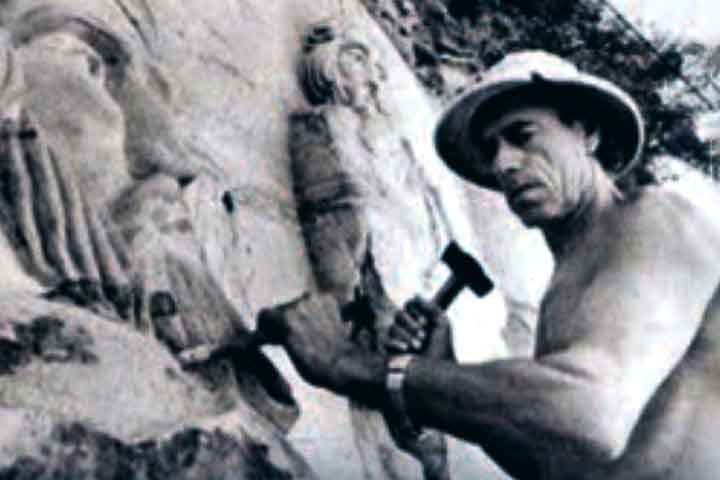 As obras foram idealizadas pelo artista José Fernandes, apelidado de “Zé Diabo”, em colaboração com o Padre João Leonir Dall’Alba.