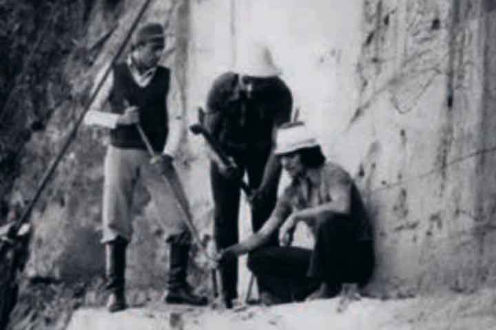 O projeto começou em 1980 e transformou um paredão rochoso em um monumento que mistura arte sacra e história brasileira.