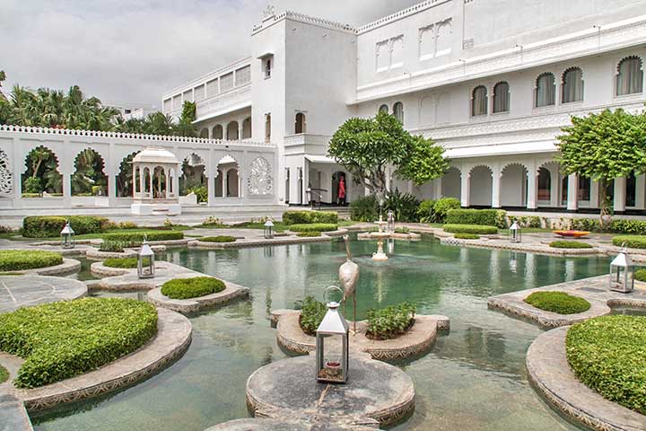 O espaço Mewar Mahal, com capacidade para até 75 pessoas, é destinado a casamentos e jantares corporativos.