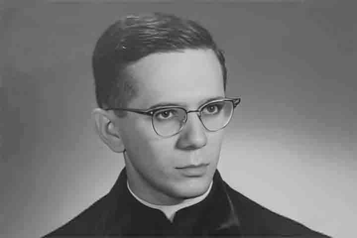 Monsenhor Waldir nasceu em Sobral, no norte do Ceará, em 2 de fevereiro de 1931. Além de sua relevância no campo religioso, ele é lembrado pelo parentesco com Tom Cavalcante, um dos principais nomes do humor brasileiro. 
