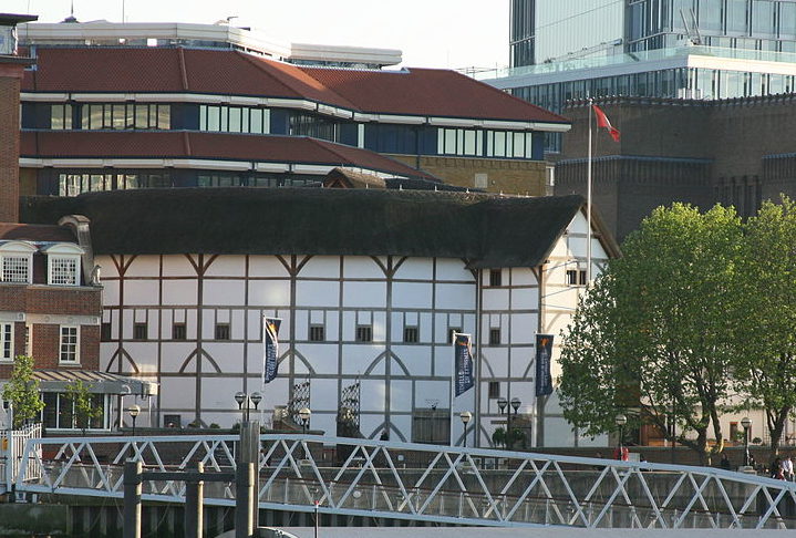 Por mais de três séculos, o Globe Theatre original permaneceu inativo. Sua memória, no entanto, perdurou como símbolo da era de ouro do teatro elisabetano e da obra de Shakespeare.