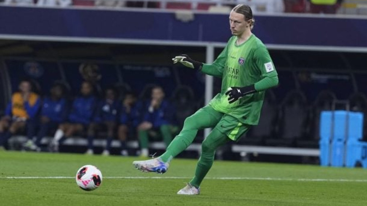 Goleiro russo defende quatro pênaltis contra o Flamengo e decide a final em Riad, no Catar