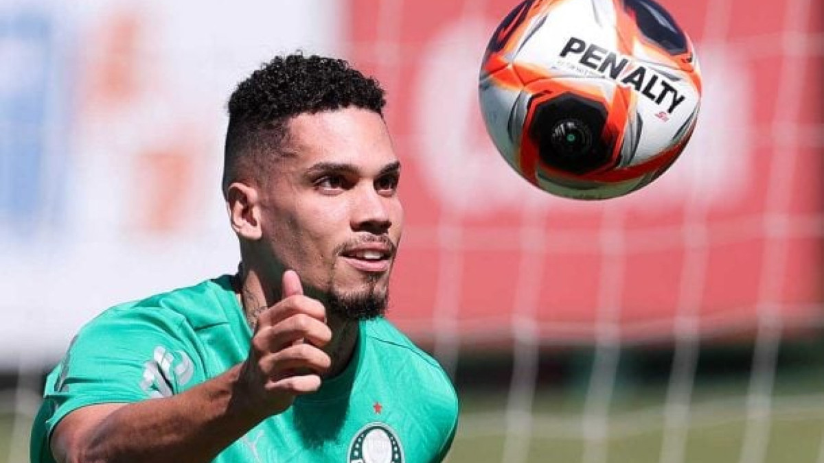 Diretoria acredita que precisa de um nome de peso para o setor, enquanto aguarda gradativamente o retorno do camisa 10