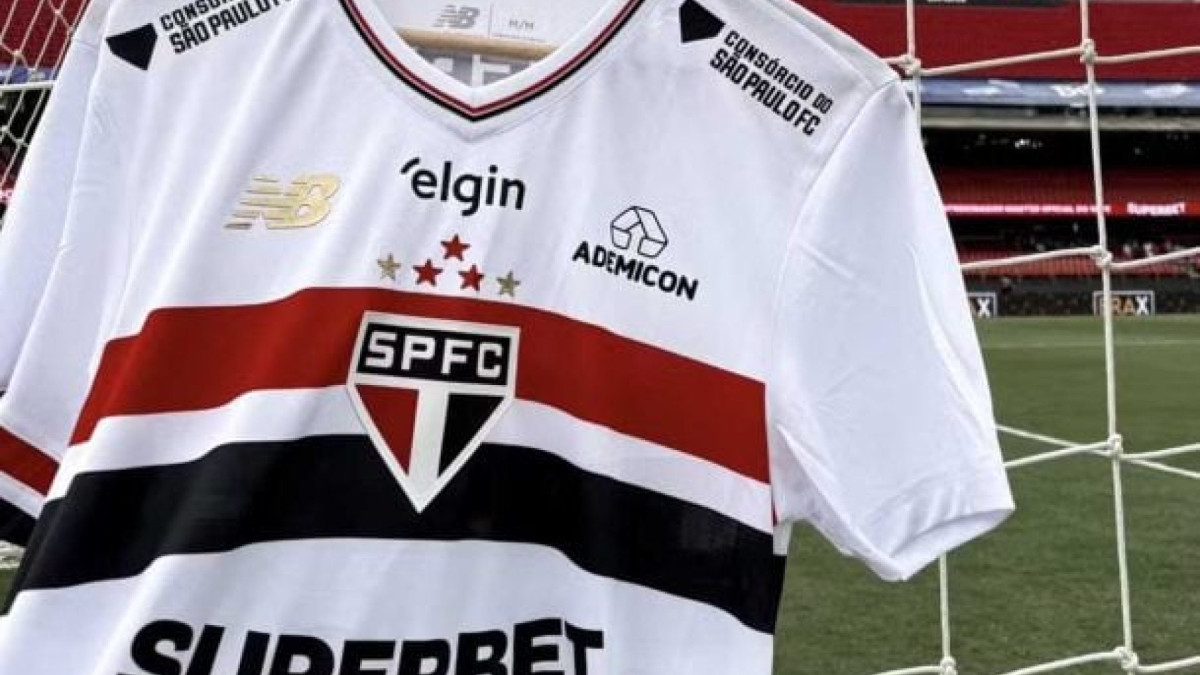 Tricolor negocia extensão de vínculo com a atual fornecedora esportiva até 2032, ultrapassando a gestão centenária do clube