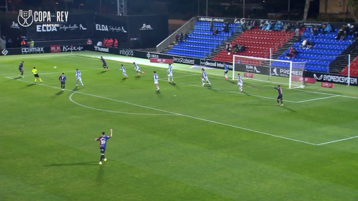 Quintana acerta o ângulo em golaço contra a Real Sociedad