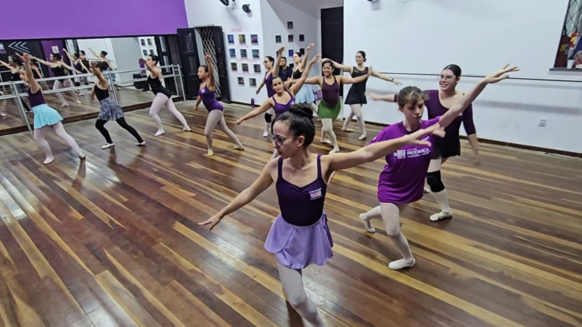 Studio Prodan&ccedil;a Thayssa Velozo em ensaio para o festival Quatro Esta&ccedil;&otilde;es