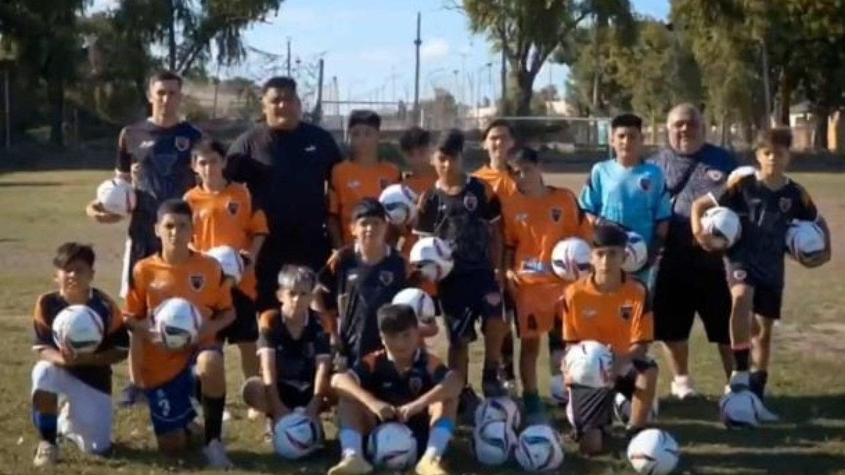 Craque argentino, hoje no Rosario Central, de Córdoba, deu seus primeiros passos no futebol no pequenino Club Atlético El Torito