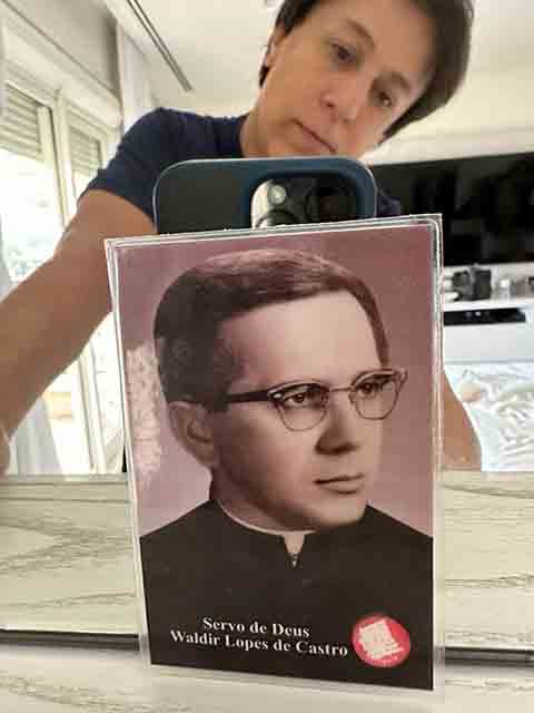 O sacerdote era irmão de Hugo Cavalcante, pai do artista, e manteve uma relação próxima com o sobrinho ao longo dos anos.
