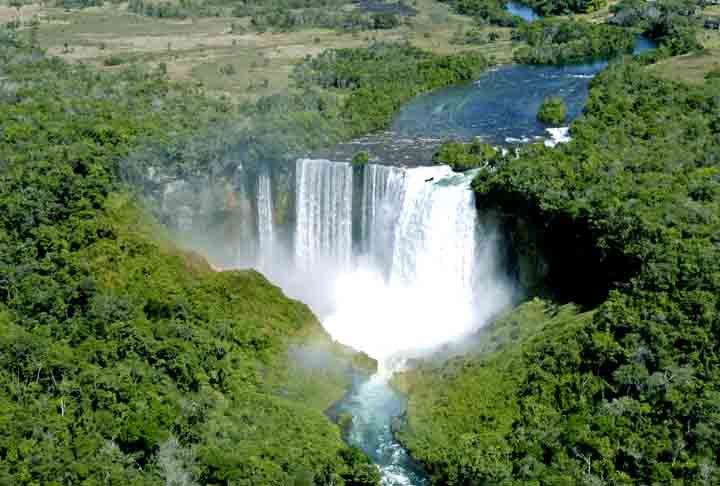Chapadas são formações geográficas com extensas áreas elevadas, apresentando topo plano ou quase plano. 