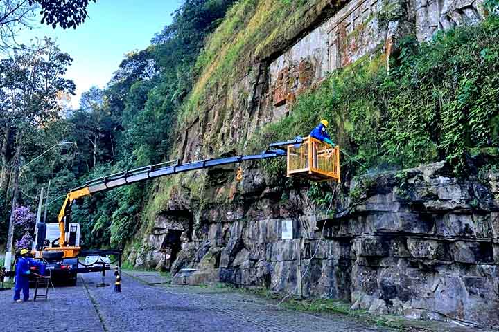 Anualmente, equipes do Museu ao Ar Livre Princesa Isabel e do Unibave, com apoio da prefeitura, realizam manutenções para evitar degradação pela vegetação e erosão.