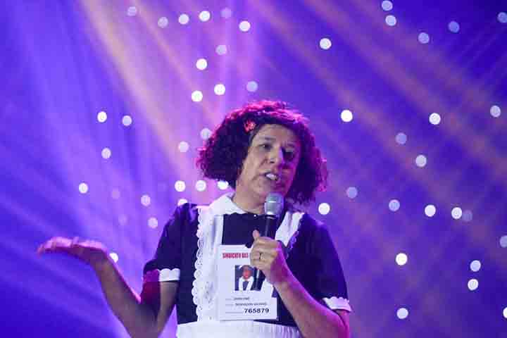 Em 2004, Tom Cavalcante aceitou o convite da RecordTV e estreou no horário nobre com o “Show do Tom”, exibido diariamente e marcado pela mistura de humor com elementos de programas de auditório. 
