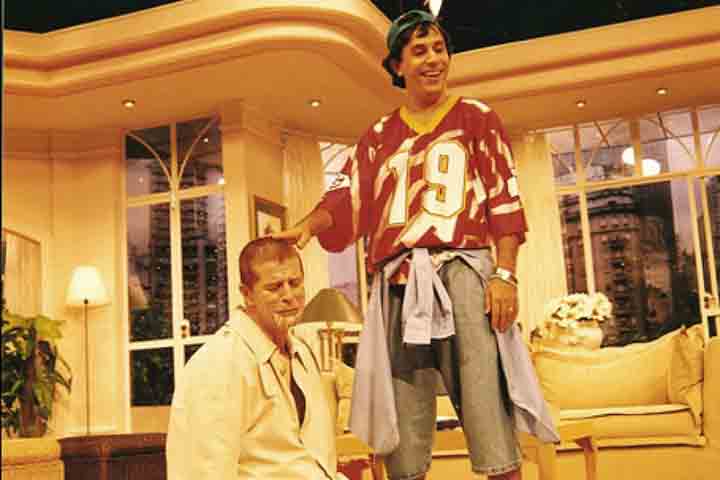 Na década de 1990, consolidou-se como figura constante na televisão e, em 1996, foi convidado por Daniel Filho para integrar o elenco do humorístico “Sai de Baixo”, vivendo o porteiro Ribamar.
