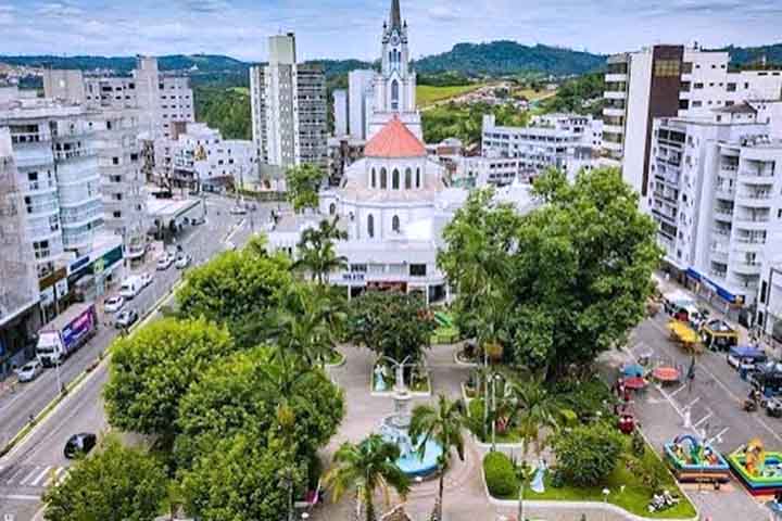 Fundada em 1913, a cidade recebeu esse nome em homenagem ao conde d'Eu, Gastão de Orleans, marido da Princesa Isabel.