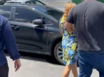 A mulher suspeita de ter matado a própria filha a golpes de faca foi encaminhada á delegacia  